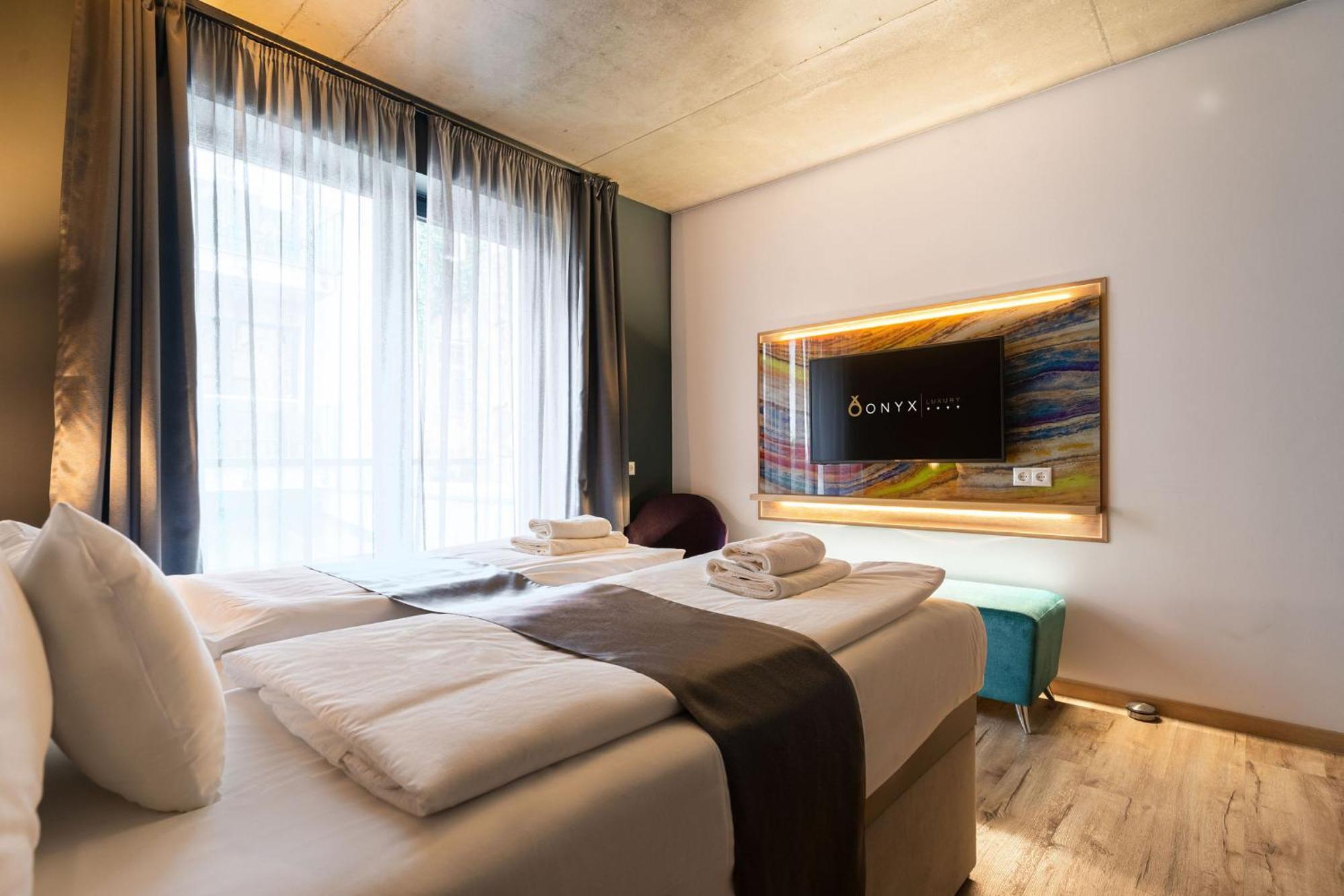 Onyx Luxury Boedapest Buitenkant foto